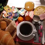 乐古德基恩斯酒店 Ambrieres Les Vallees