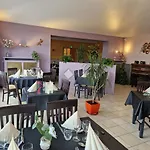 乐古德基恩斯酒店 2* Ambrieres Les Vallees
