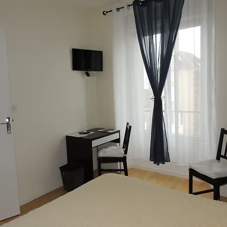 乐古德基恩斯酒店 Ambrieres Les Vallees