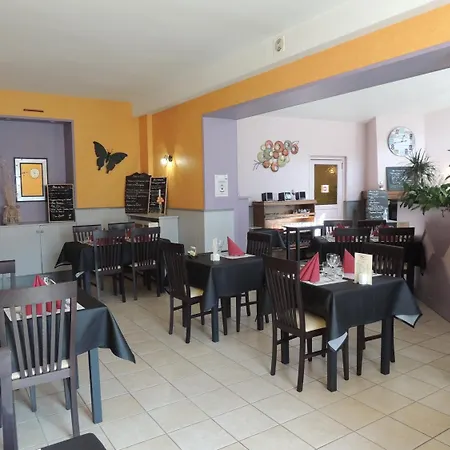 乐古德基恩斯酒店 Ambrieres Les Vallees