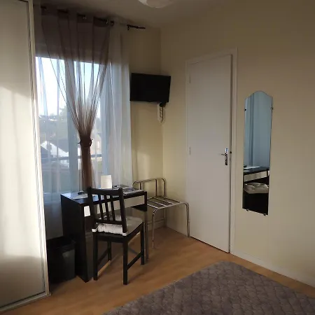 Otel Le Gue De Genes Ambrieres Les Vallees