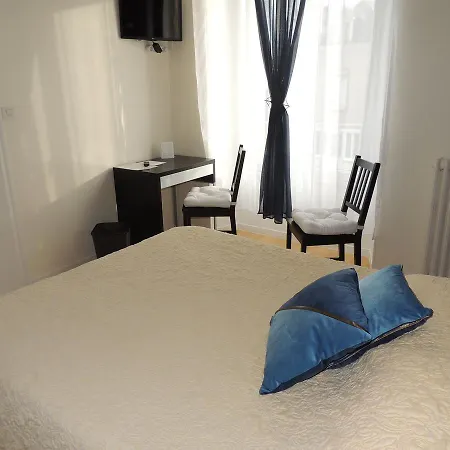 乐古德基恩斯酒店 2* Ambrieres Les Vallees