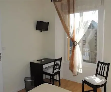 Otel Le Gue De Genes Ambrieres Les Vallees