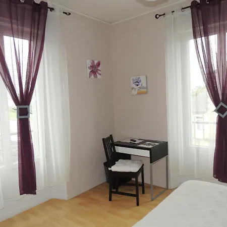 Le Gue De Genes Otel Ambrieres Les Vallees